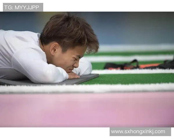 足球明星挑战足球台球精彩瞬间集锦让你大开眼界